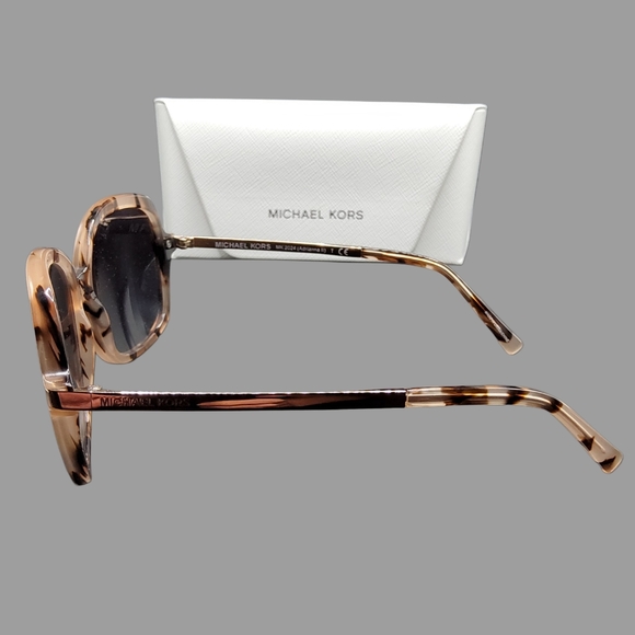 MICHAEL KORS 57MM PINK TORTOISE SUNGLASSES ADRIANNA II LIGHT GREY GRADIENT LENS - Picture 2 of 12
